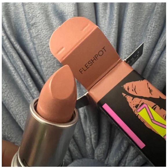 MAC Fleshpot Lipstick Bringbacks Limited Edition 40th Edition NEW - Picture 1 of 4